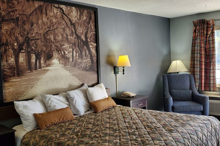 Room 10 of 28