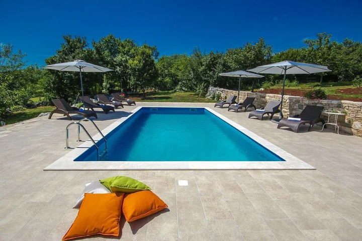 Pool 13 of 22