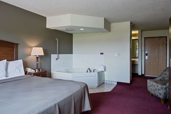 1 King Bed Efficiency (26 of 32)