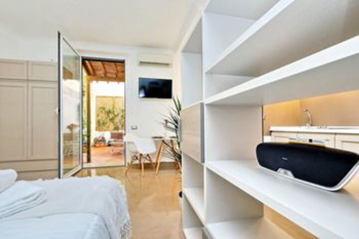 Room 11 of 27