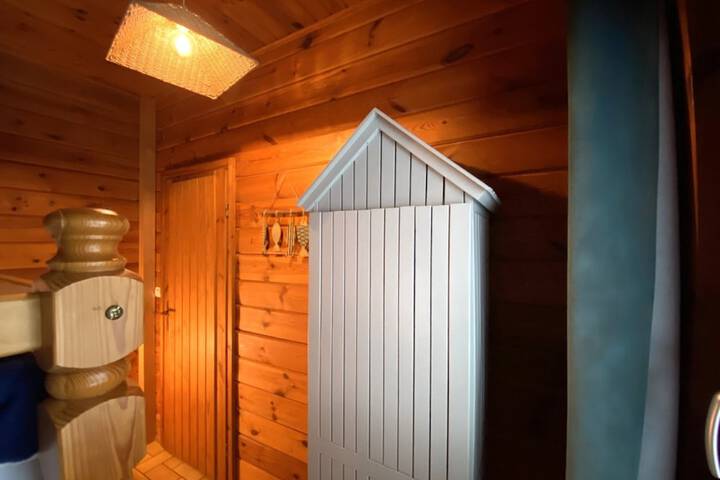 Room 9 of 46
