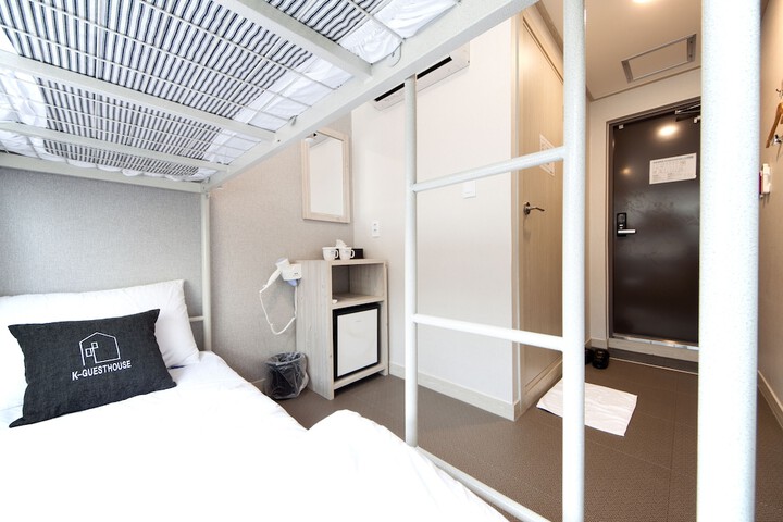Room 21 of 34