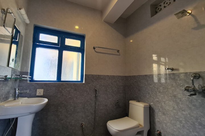 Room 12 of 20