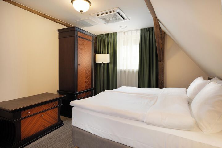 Room 5 of 48