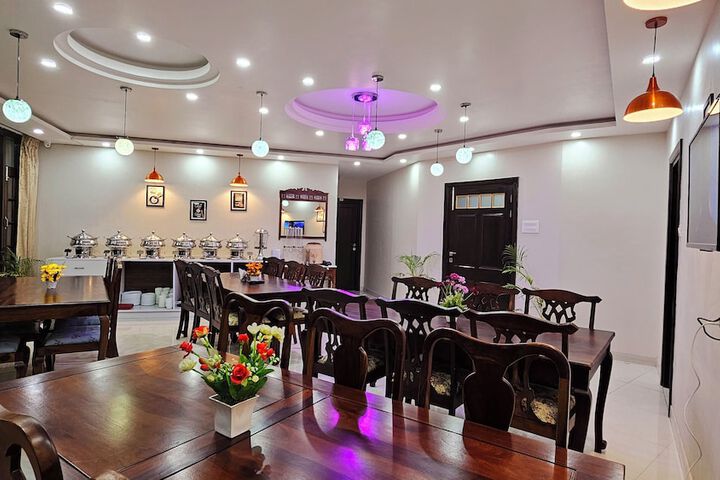 Dining 63 of 77