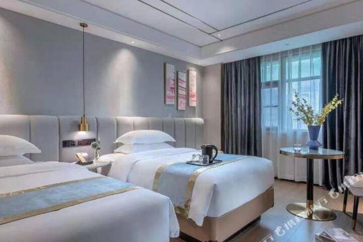 Huan Man Hotel (Furong Square Subway Station Second Xiangya Hospital Store)