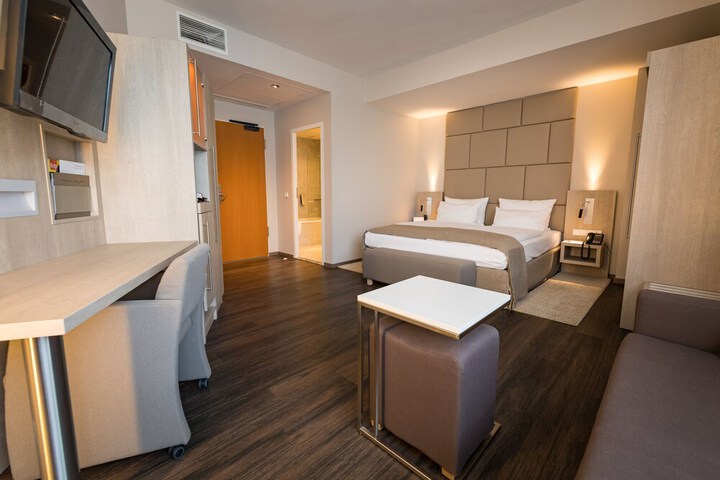 Room 16 of 69