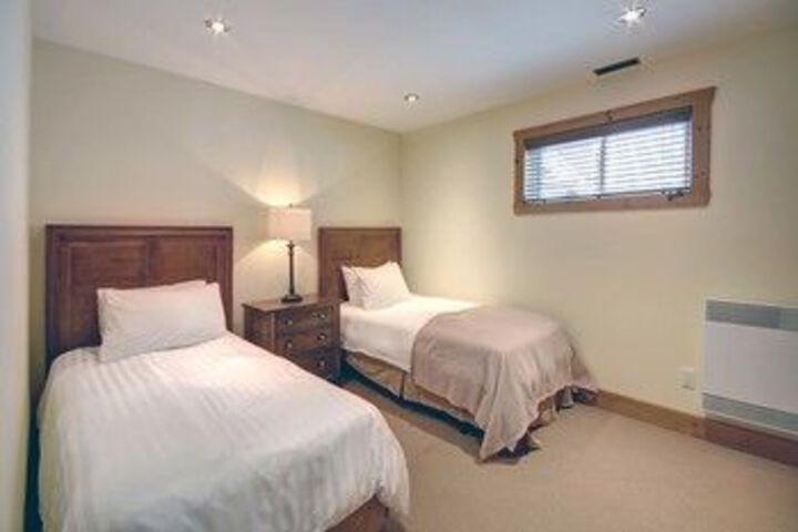Room 9 of 26
