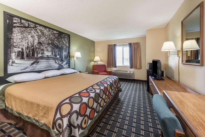 1 King Bed (8 of 9)