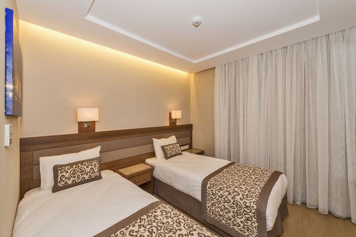 Room 27 of 60