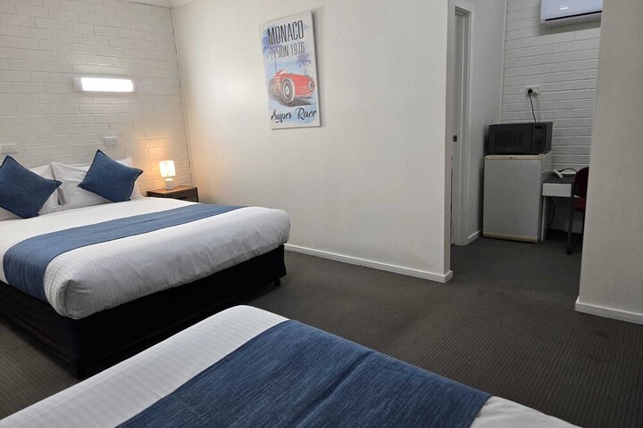 Room 10 of 30