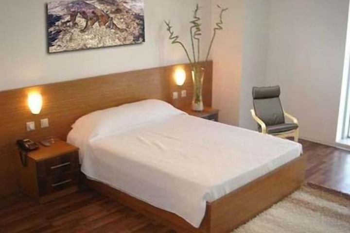 Room 8 of 18