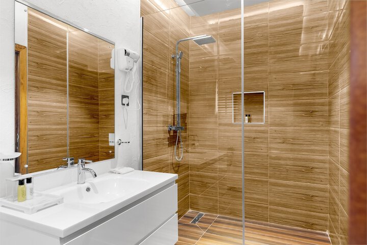 Room 15 of 25
