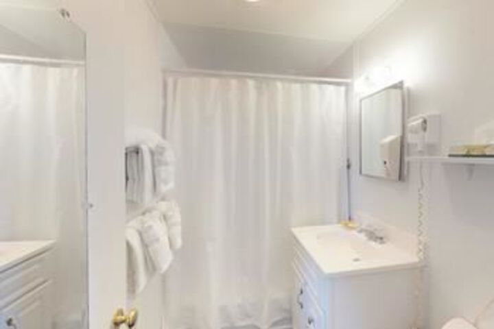 Room 17 of 171
