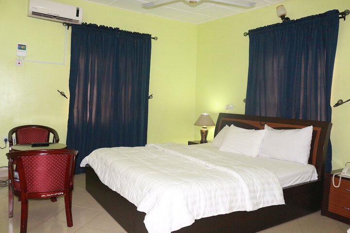 Room 13 of 22
