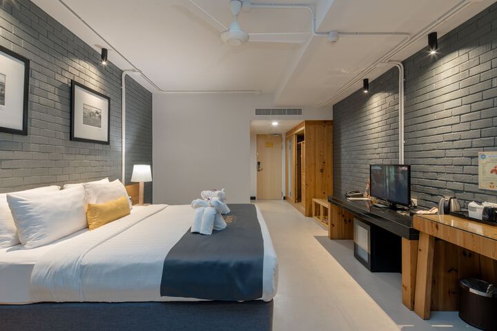 Room 16 of 90
