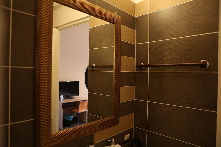Room 16 of 28