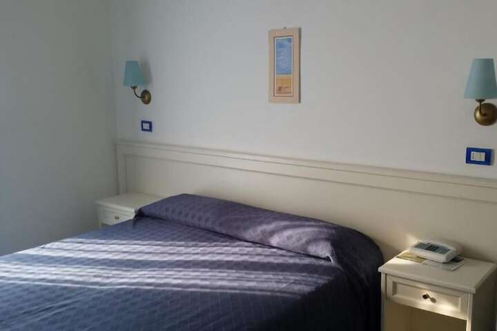 Room 10 of 61
