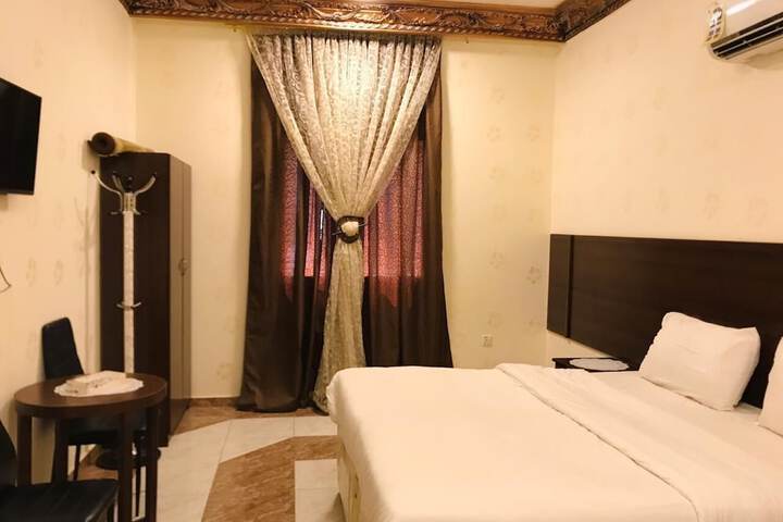 Room 10 of 27