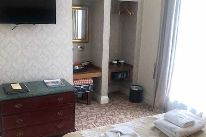 Room 8 of 36