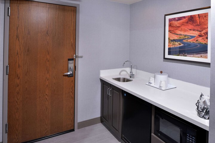 Room 25 of 65