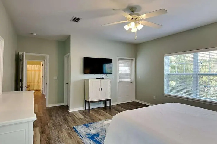 Room 6 of 19