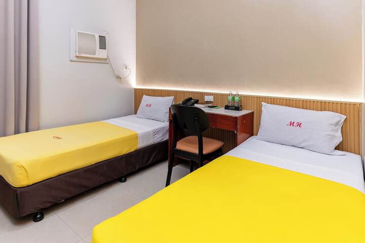 Room 13 of 21