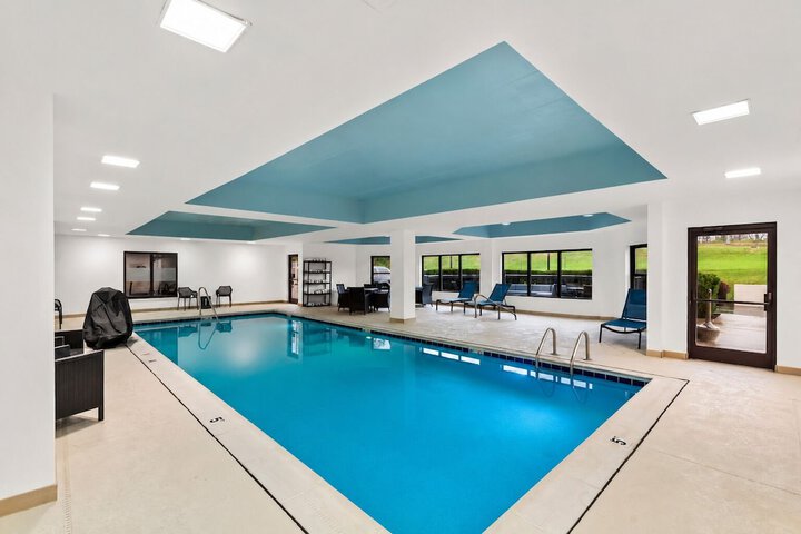Hotel with Pool