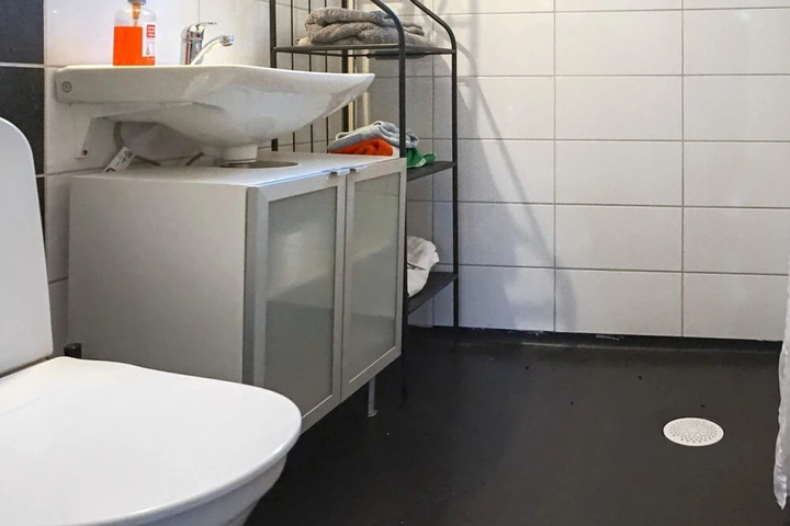 Room 8 of 16