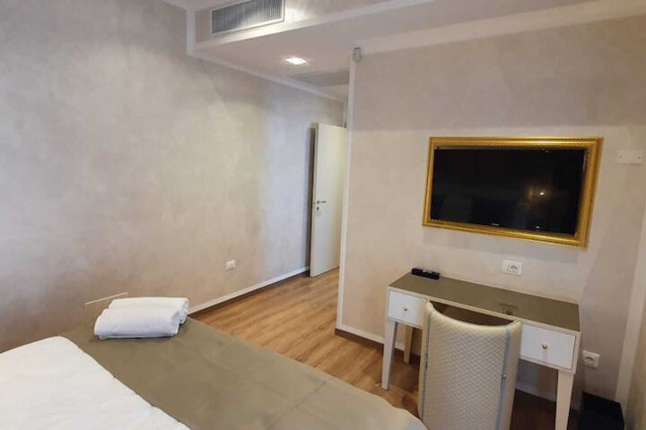 Room 27 of 138