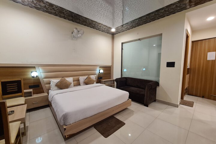 Room 18 of 122