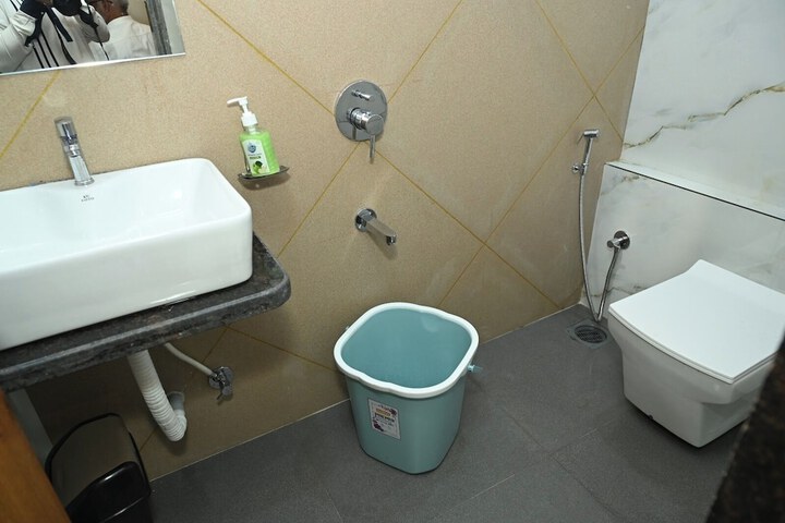 Room 14 of 16