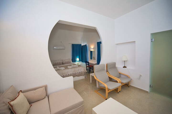 Room 6 of 107