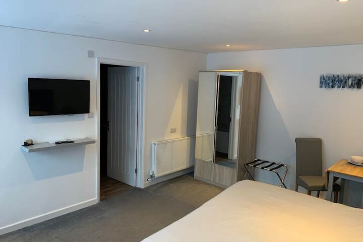 Room 4 of 38