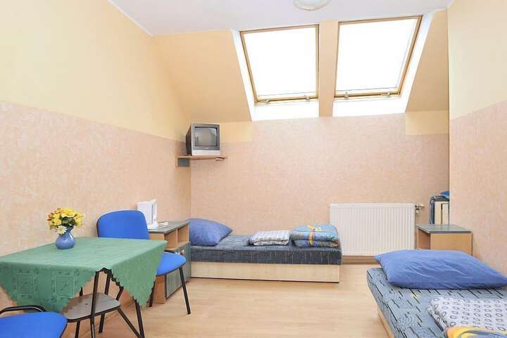 Room 9 of 18