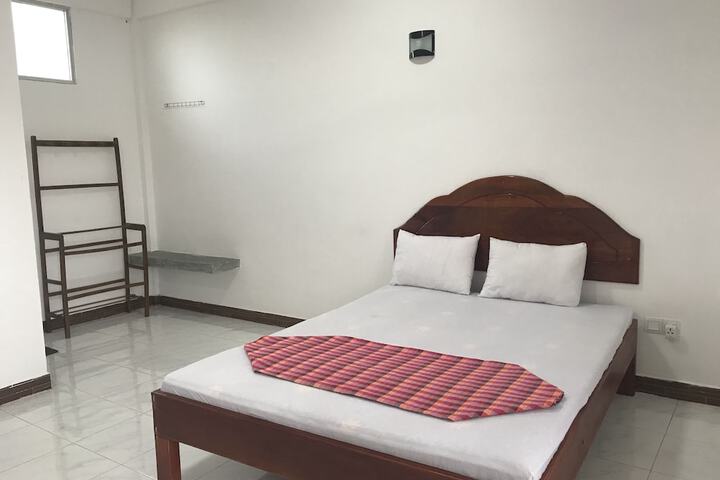 Room 25 of 28