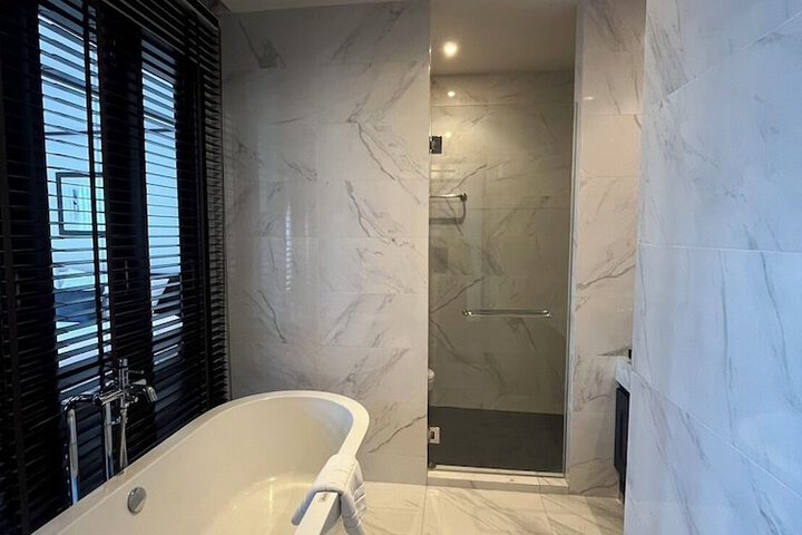 Room 52 of 80