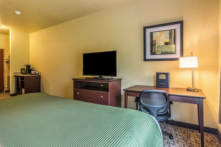 1 King Bed (7 of 8)
