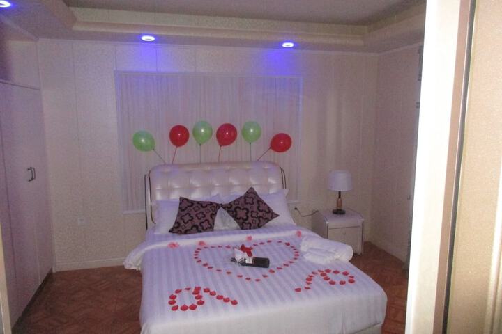 Room 27 of 87