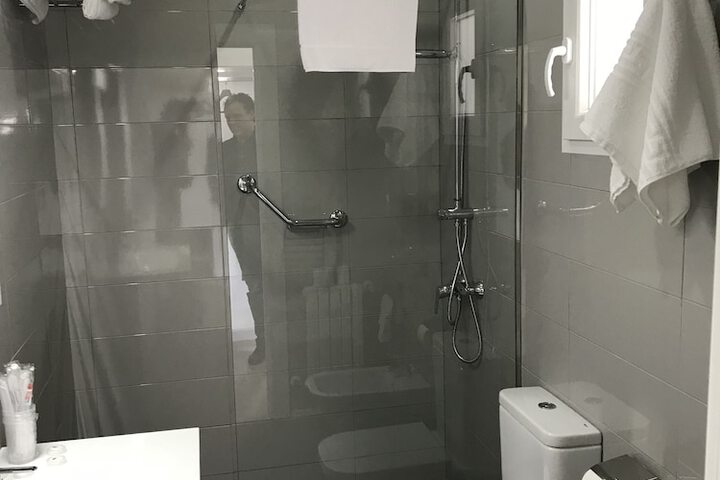 Room 21 of 34