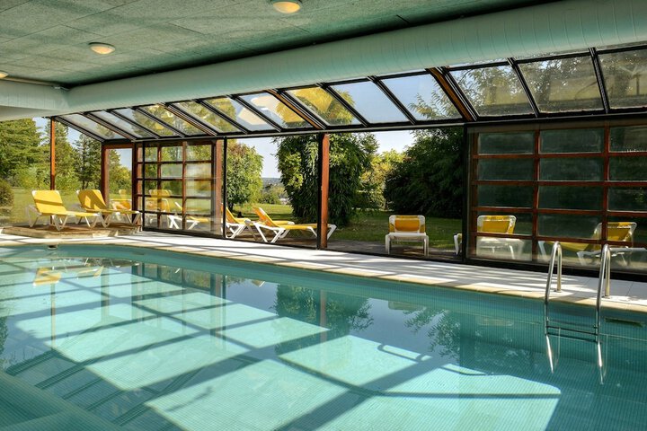 Hotel Pool
