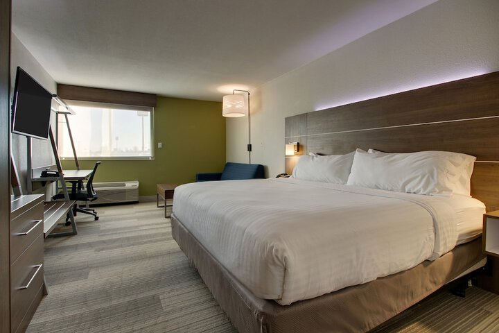 Standard | King Bed (8 of 32)