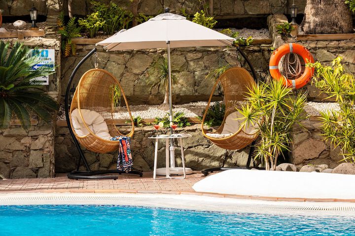 Hotel with Pool
