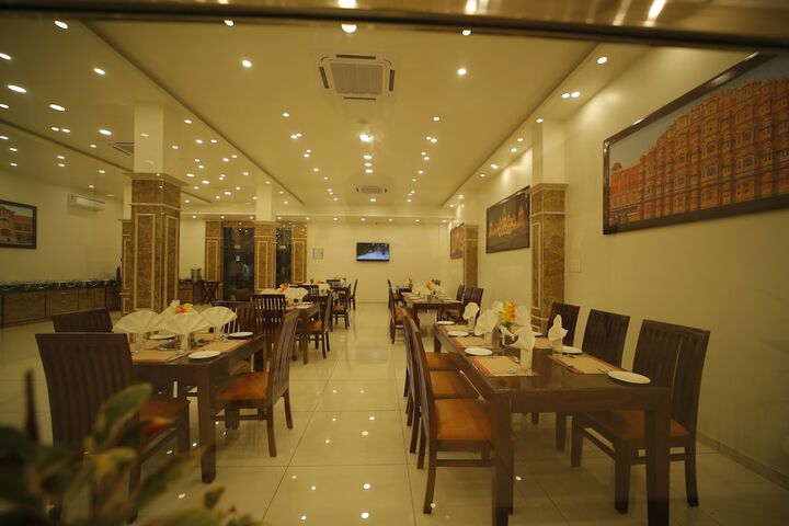 Dining 44 of 61