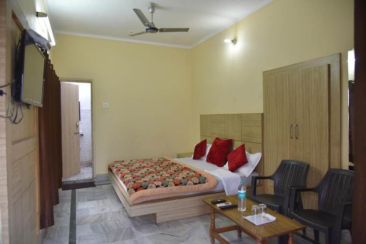 Room 10 of 90