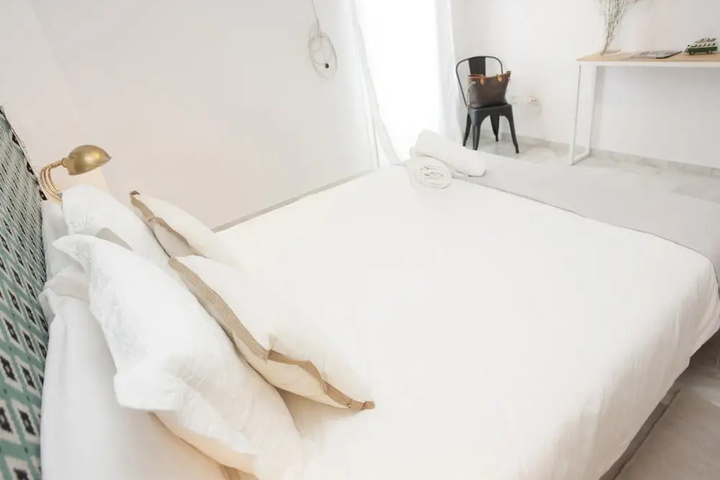 Room 4 of 18