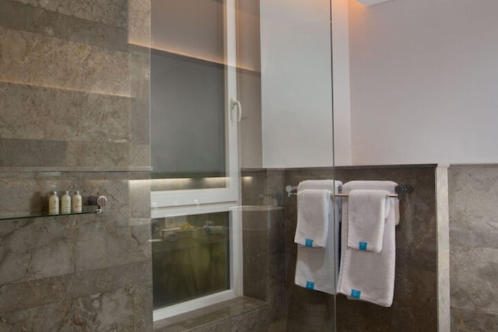 Room 15 of 32