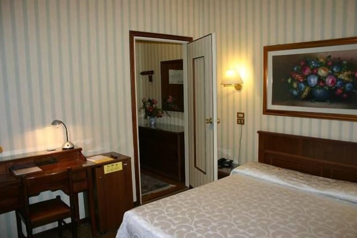 Room 23 of 52
