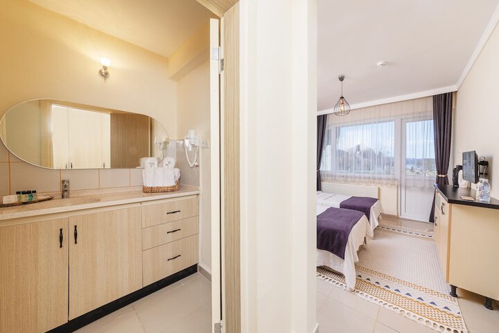 Room 17 of 102