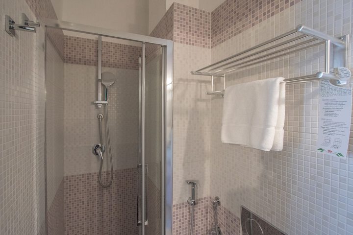 Room 20 of 33